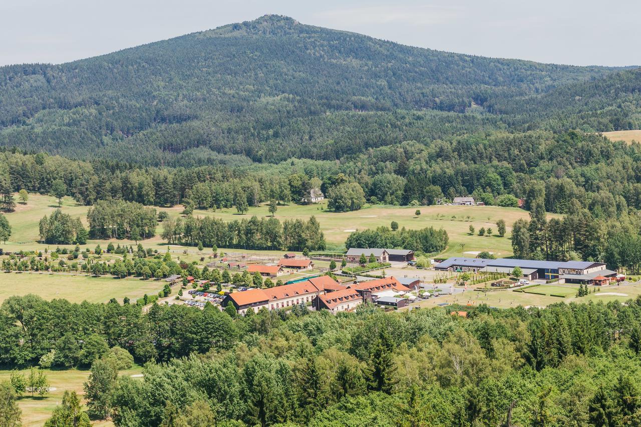 Resort Malevil Jablonne v Podjestedi Exterior photo